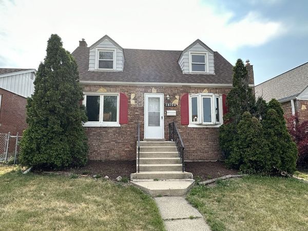 18108 Oakwood Avenue , Lansing, IL 60438