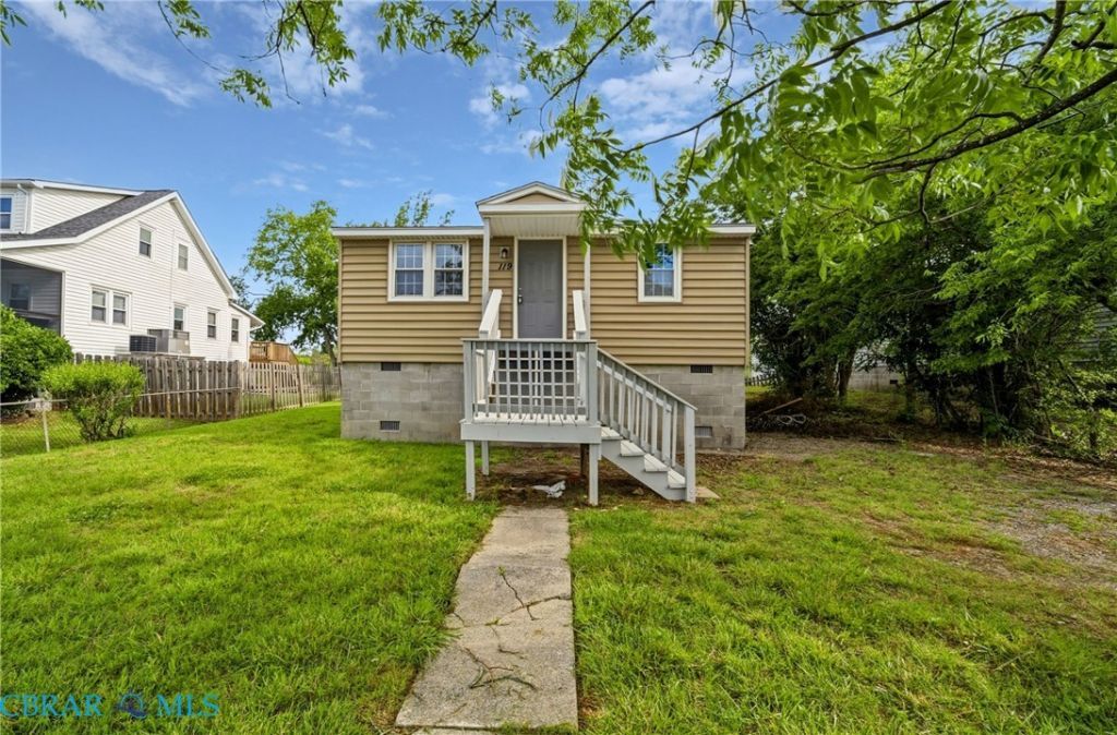 119 Messick Road, Poquoson, VA 23662 Main Photo