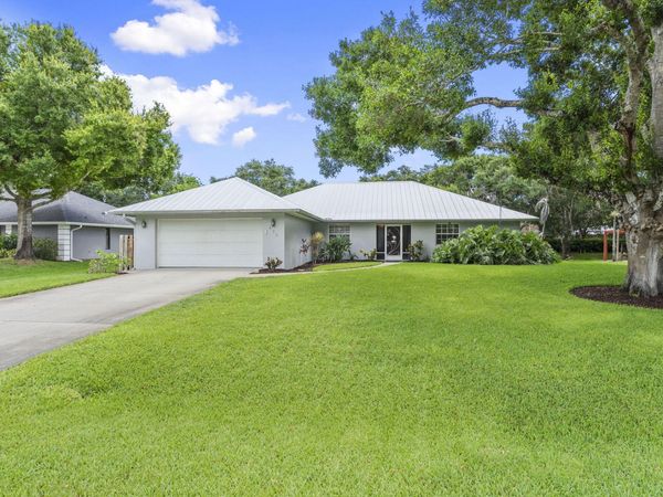 620 39th Court SW, Vero Beach, FL 32968