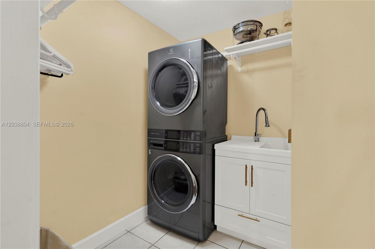 8940 SW 160th St, Palmetto Bay, FL 33157 Photo