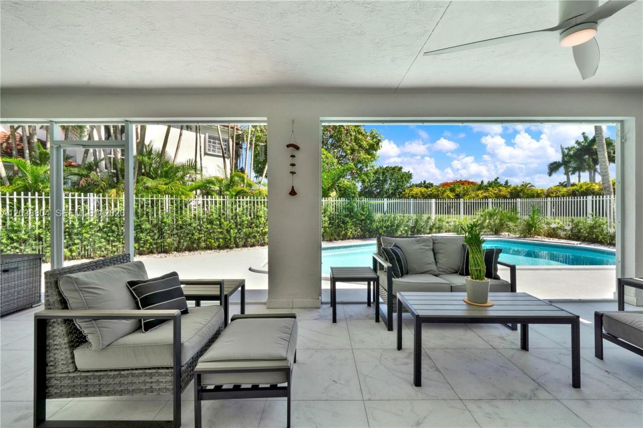 8940 SW 160th St, Palmetto Bay, FL 33157 Photo