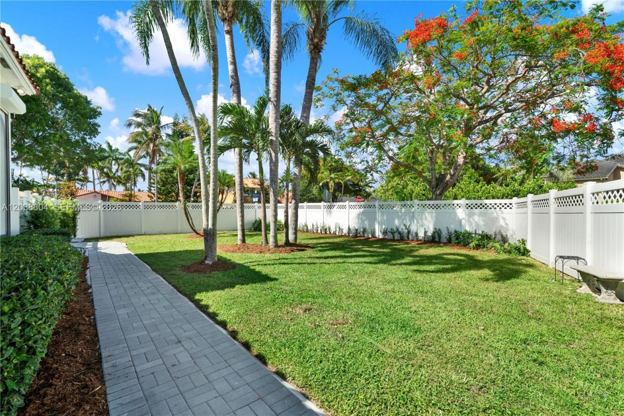 8940 SW 160th St, Palmetto Bay, FL 33157 Photo
