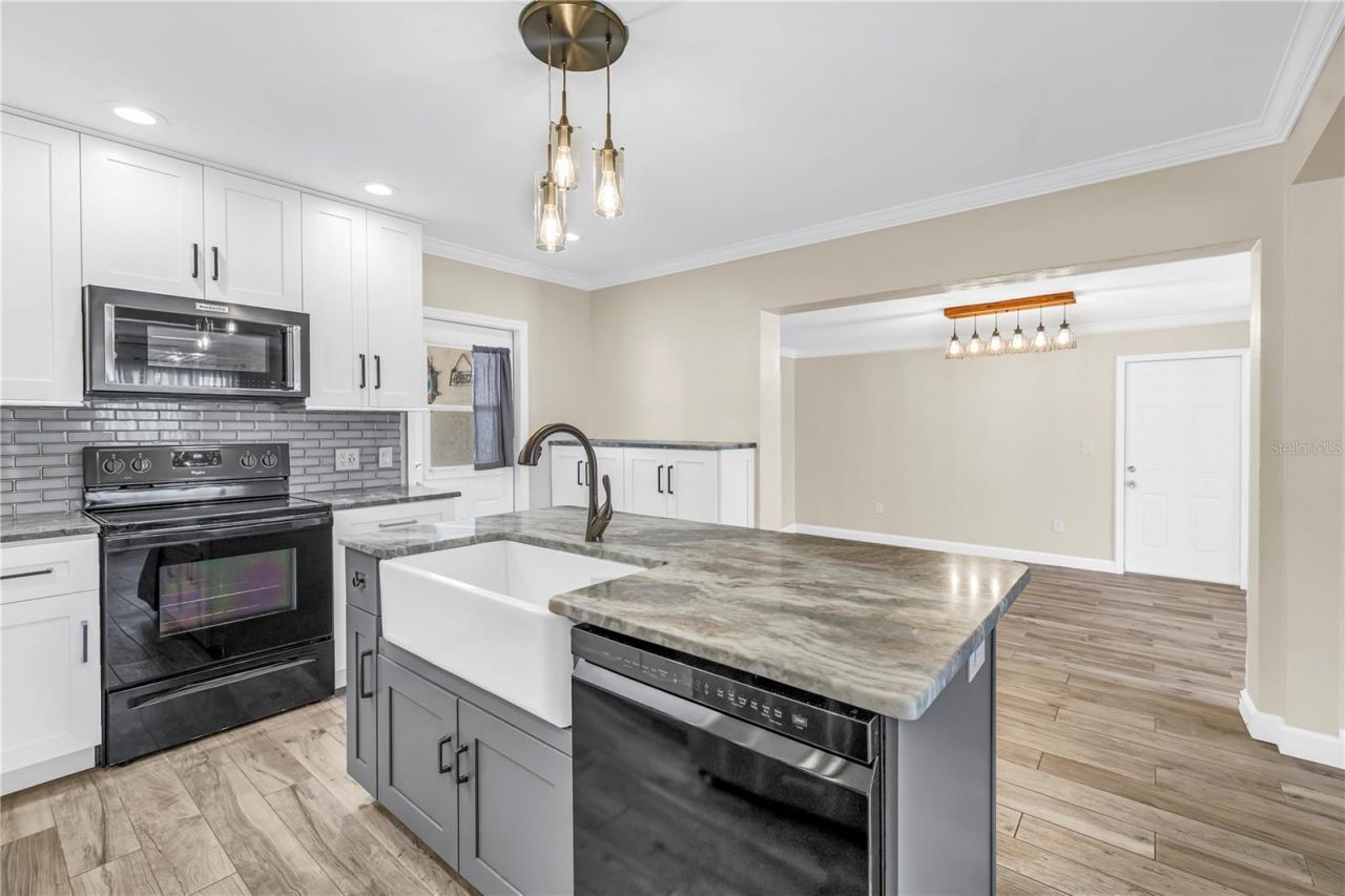 2375 37th Street N, Saint Petersburg, FL 33713 Photo