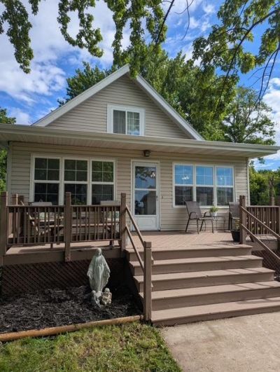 48760 10th Avenue , Kenyon, MN 55946