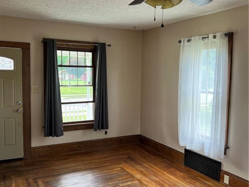 437 SW Bodmer Avenue, Strasburg, OH 44663 Photo 4