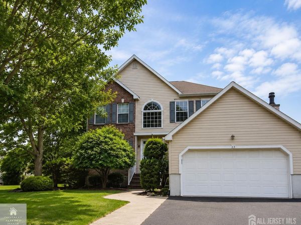13 Airdale Drive, Kendall Park, NJ 08824