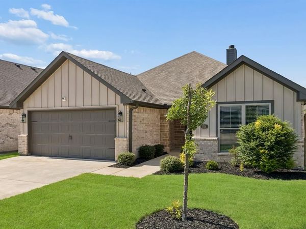 108 Maverick Lane, Pilot Point, TX 76258