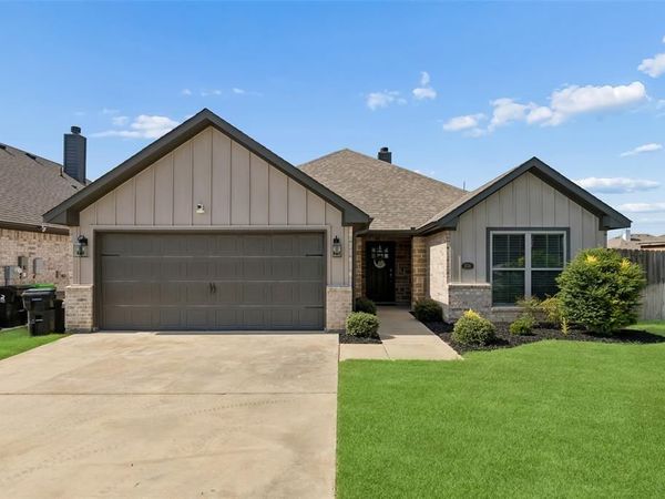 108 Maverick Lane, Pilot Point, TX 76258