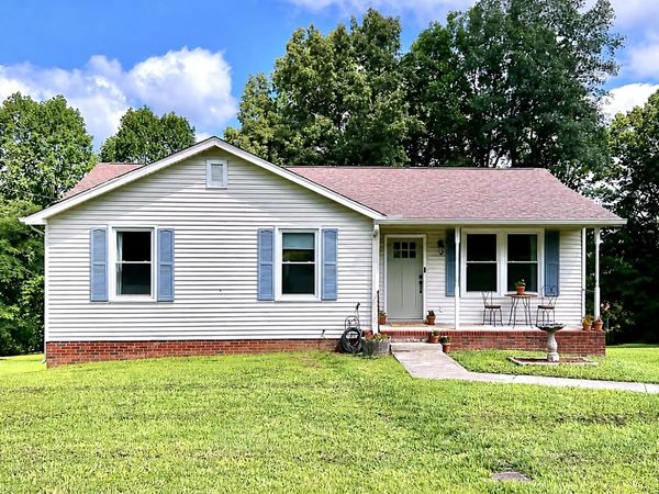 250 Old Columbia Rd , Dickson, TN 37055