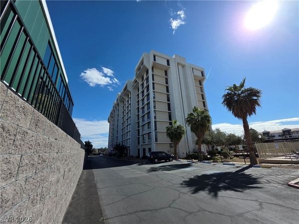 3930 University Center Drive, Unit 102, Las Vegas, NV 89119
