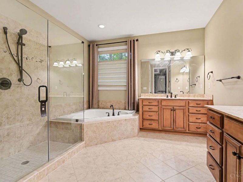 7860 Jolain Drive, Montgomery, OH 45242 Photo 13
