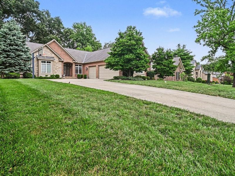 7860 Jolain Drive, Montgomery, OH 45242 Photo 2