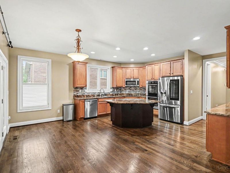7860 Jolain Drive, Montgomery, OH 45242 Photo 6
