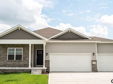 5702 N 181st Street, Elkhorn, NE 68022