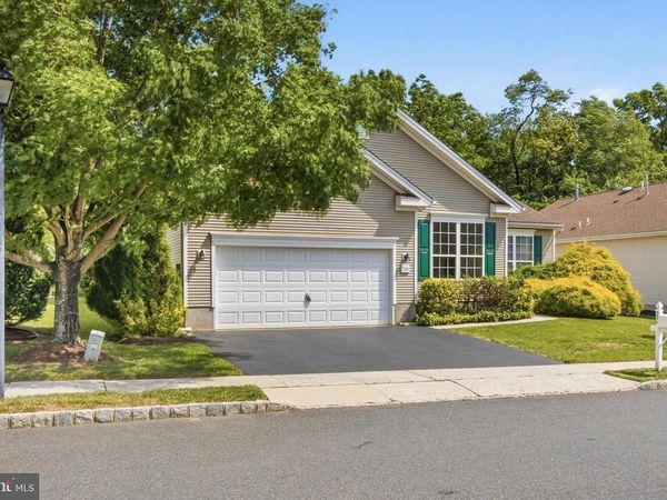 20 EVERETT DRIVE, COLUMBUS, NJ 08022