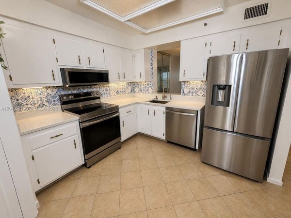 4550 NW 18th Ave, Unit 606, Deerfield Beach, FL 33064