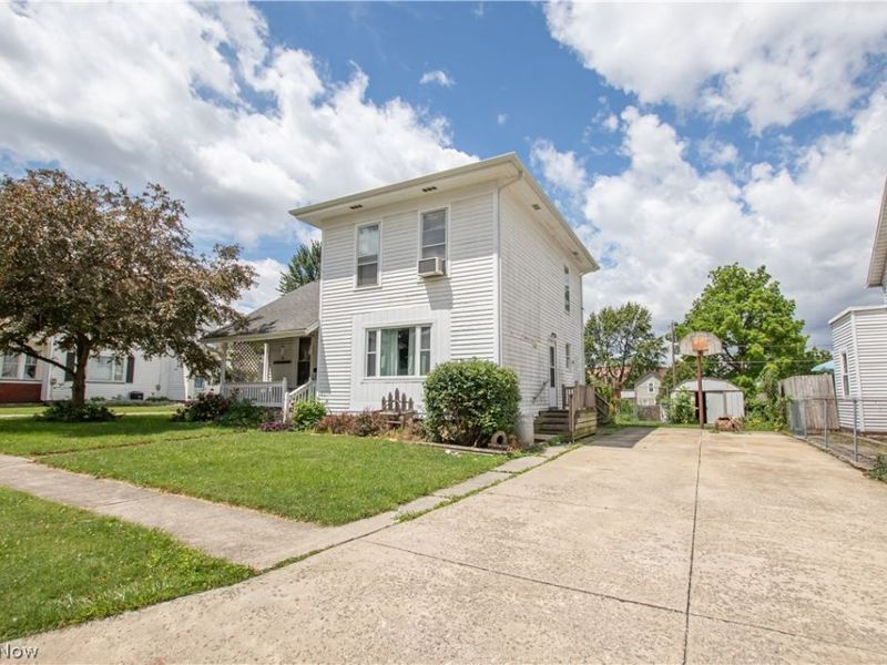 909 Maple Street, Bucyrus, OH 44820 Photo 3