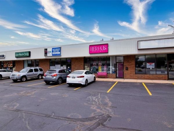 27075 Chardon, Richmond Heights, OH 44143