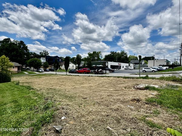 623 N Cherry St, Knoxville, TN 37914
