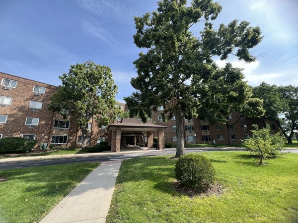1880 Bonnie Lane, Unit 302, Hoffman Estates, IL 60169
