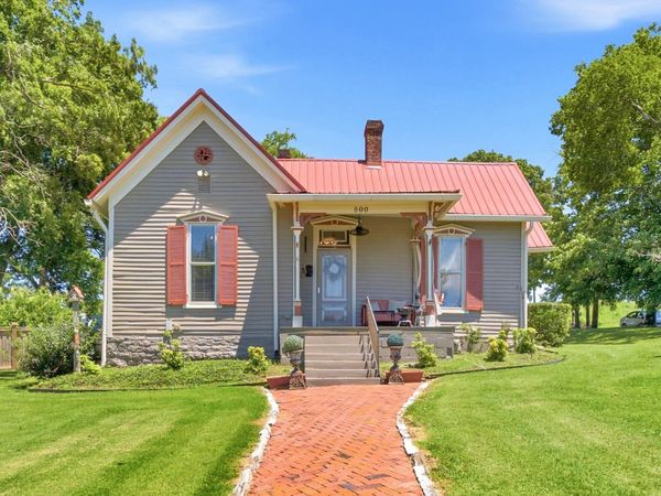 800 W 7th St , Columbia, TN 38401