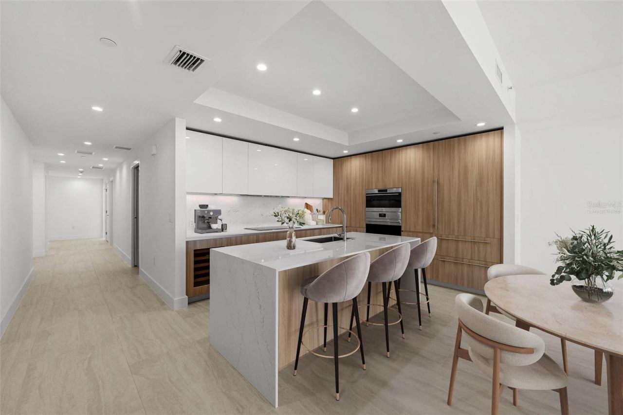 5713 Bowen Daniel, Unit 903, Tampa, FL 33616 Photo