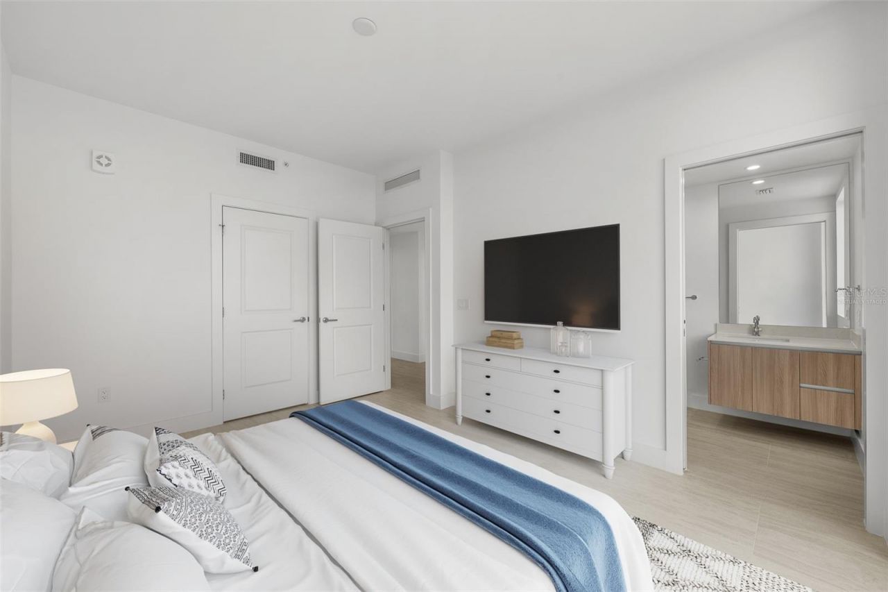 5713 Bowen Daniel, Unit 903, Tampa, FL 33616 Photo