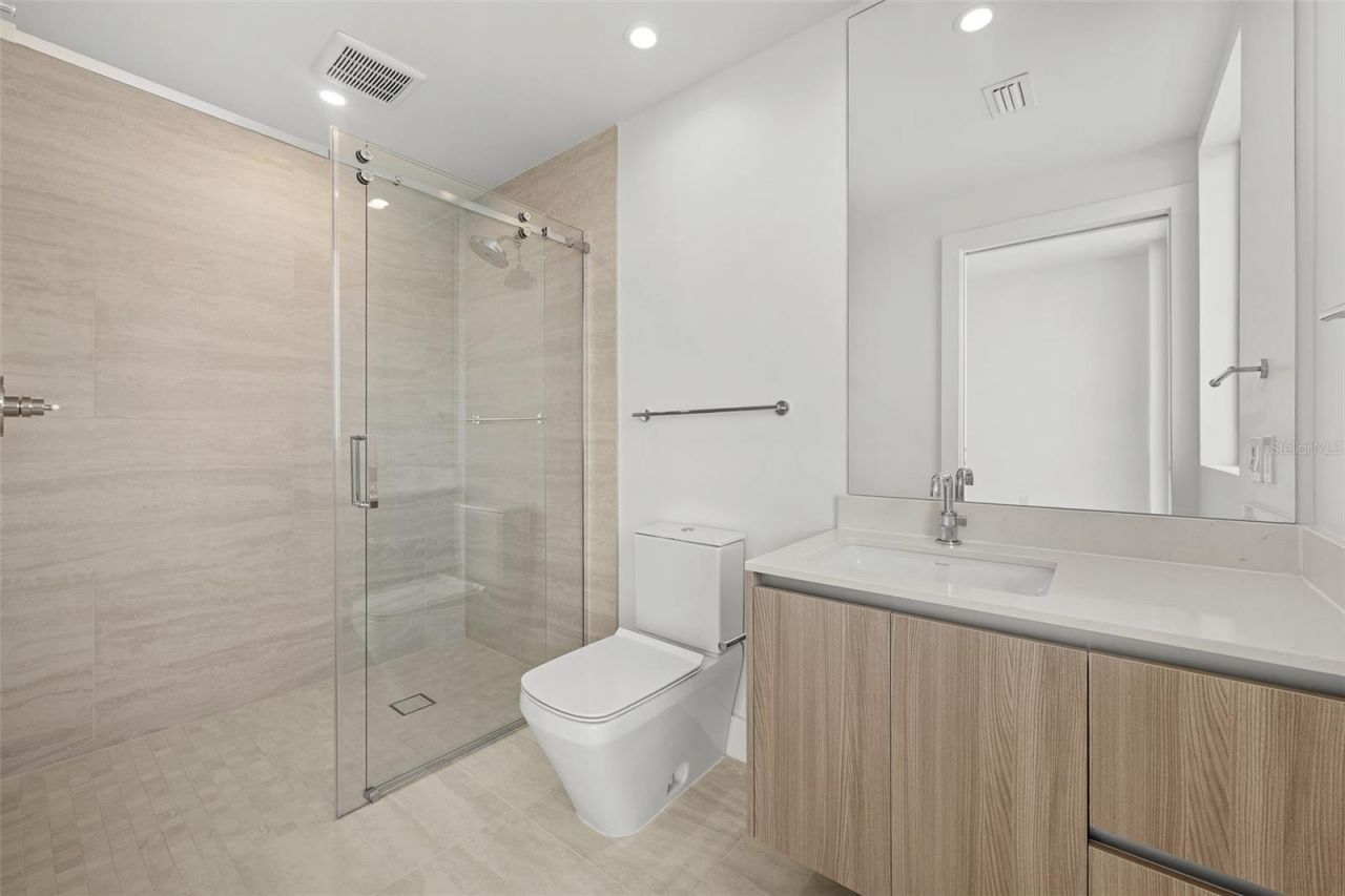 5713 Bowen Daniel, Unit 903, Tampa, FL 33616 Photo