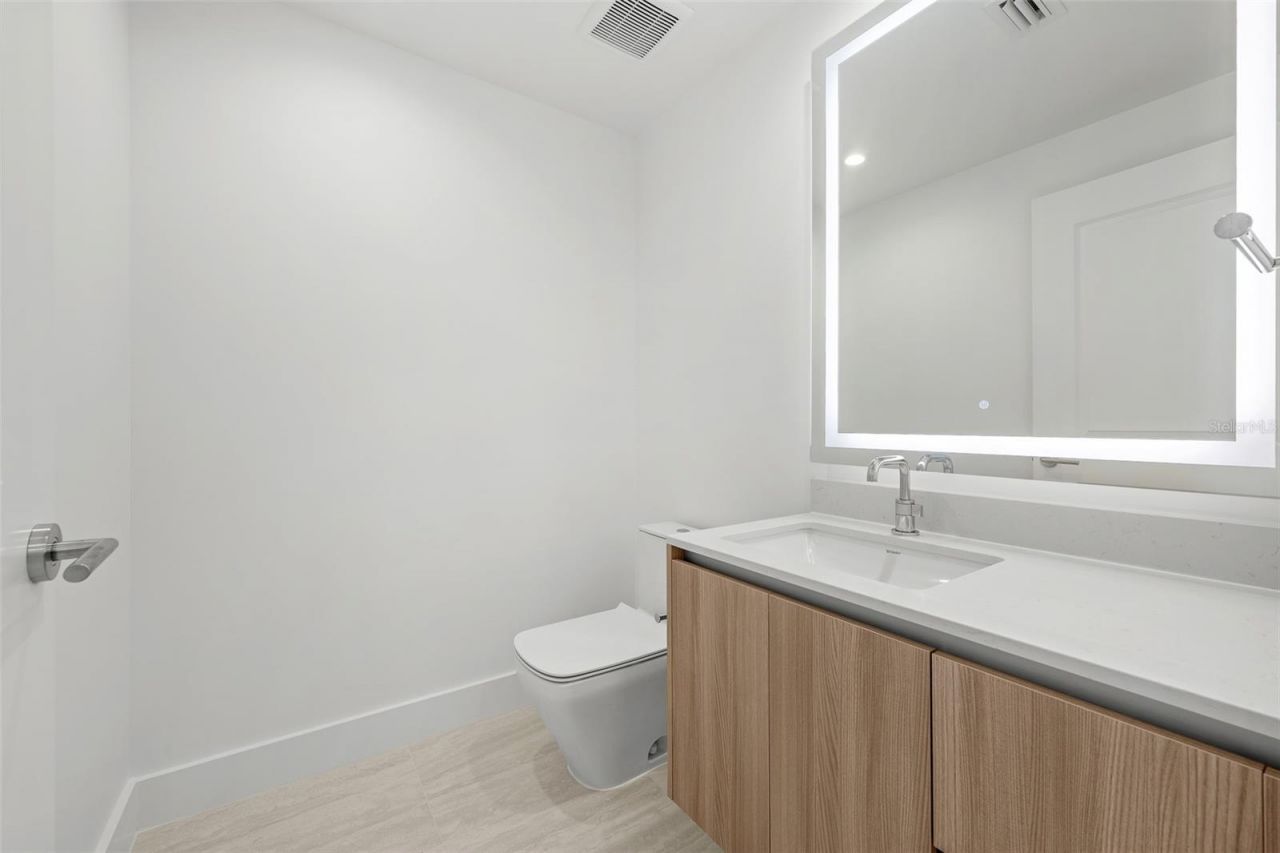 5713 Bowen Daniel, Unit 903, Tampa, FL 33616 Photo