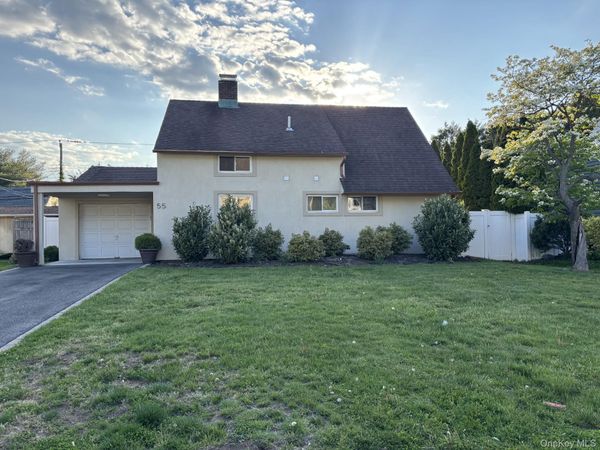 55 Acer Lane , Hicksville, NY 11801