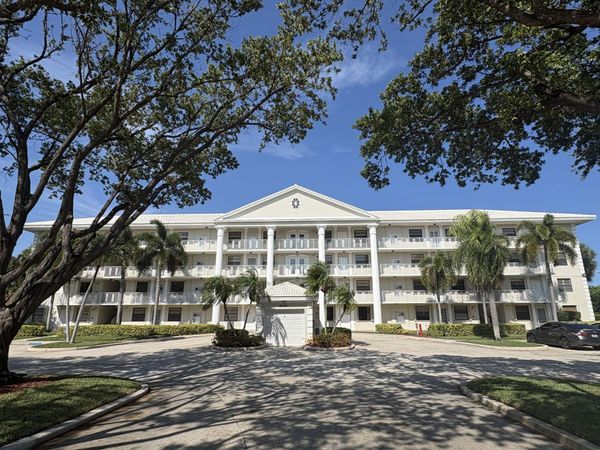 6061 Balboa Circle, Unit 206, Boca Raton, FL 33433