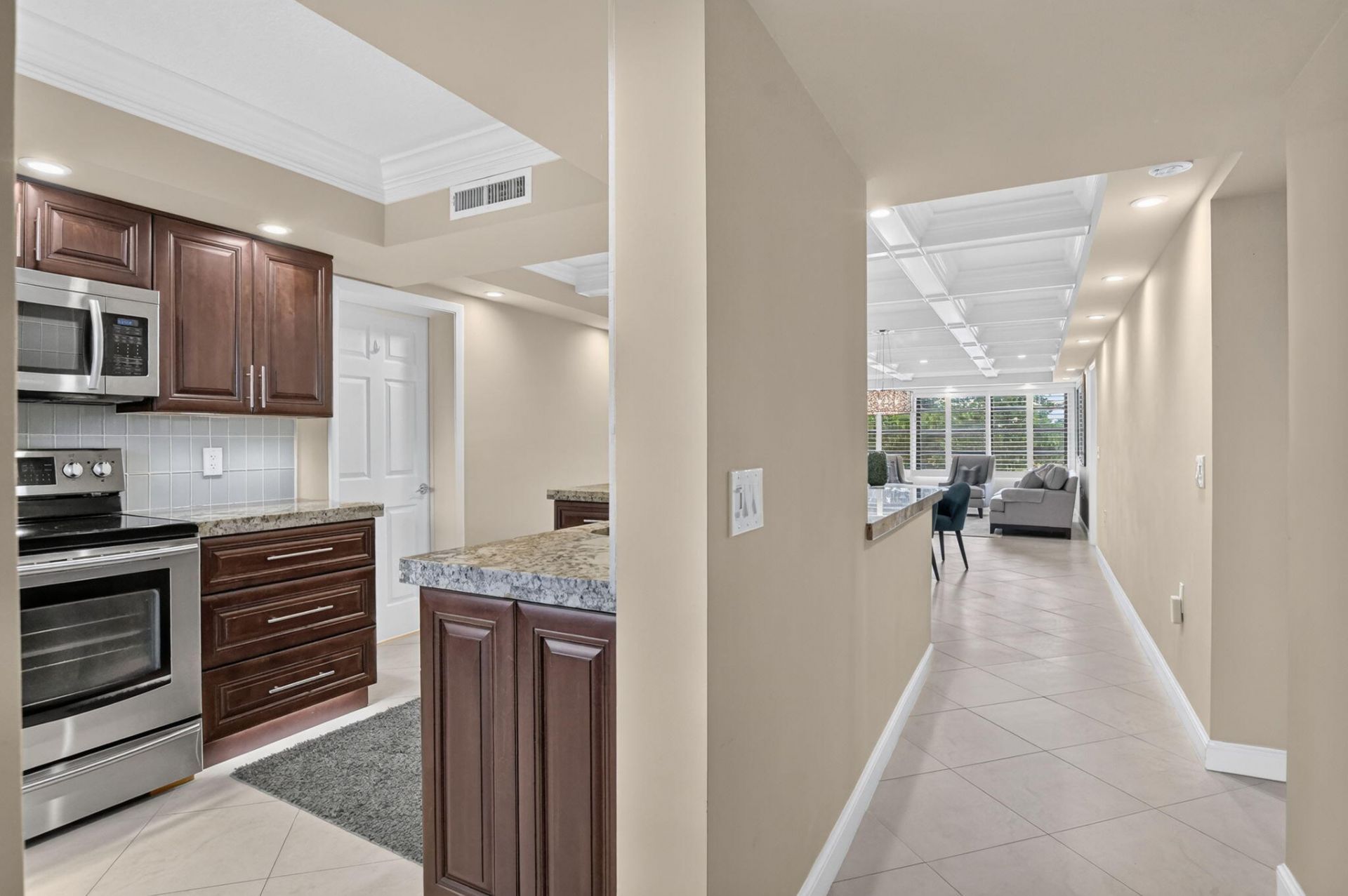 6061 Balboa Circle, Unit 206, Boca Raton, FL 33433 Photo
