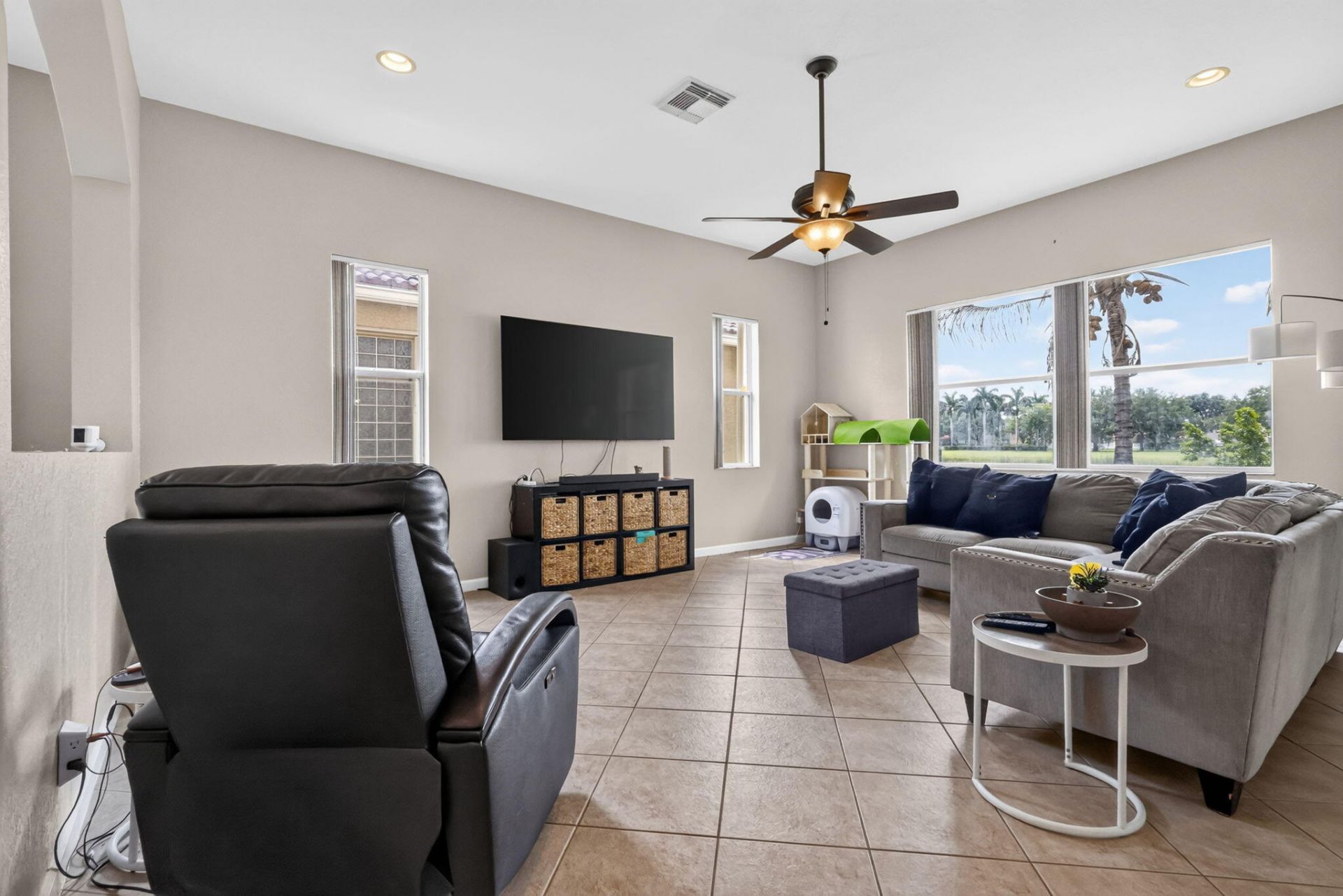 241 Gazetta Way, West Palm Beach, FL 33413 Photo