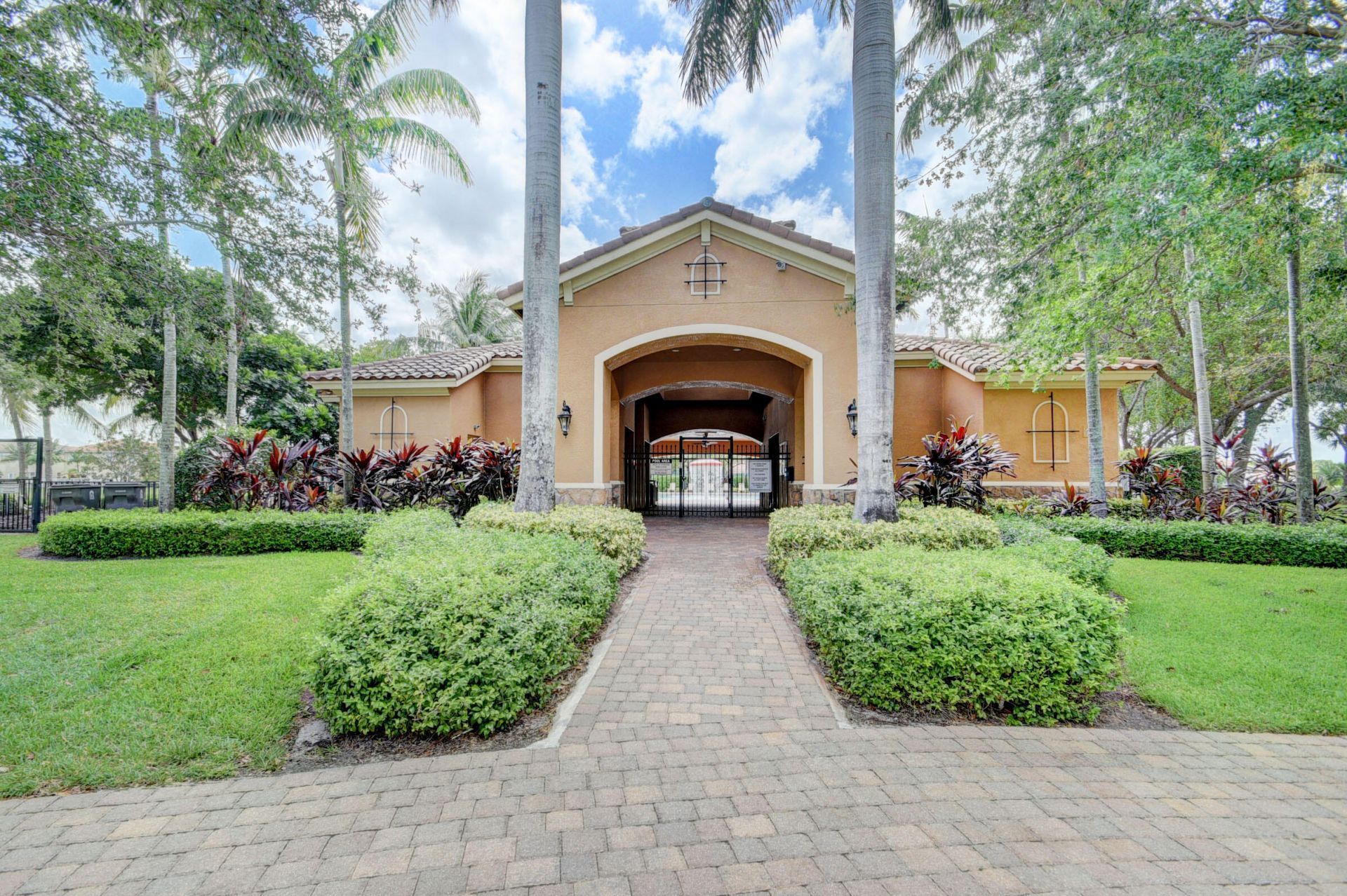 241 Gazetta Way, West Palm Beach, FL 33413 Photo