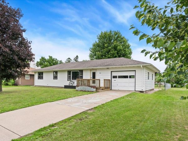 1009 W Center Street, Lake City, MN 55041
