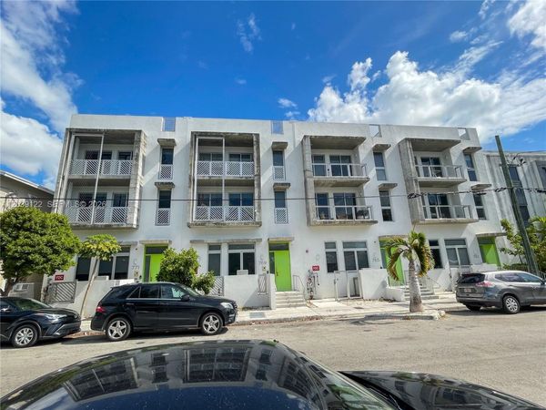 761 NW 1st St , Miami, FL 33128