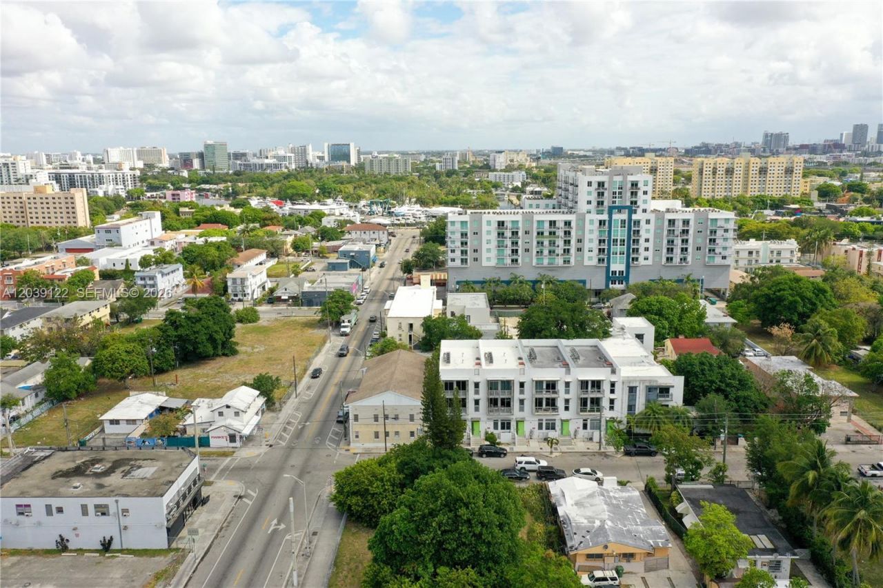 761 NW 1st St , Miami, FL 33128 Photo