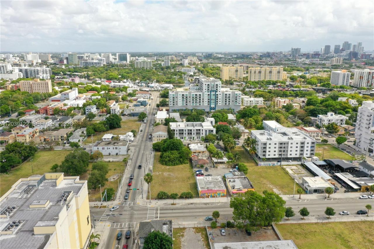 761 NW 1st St , Miami, FL 33128 Photo