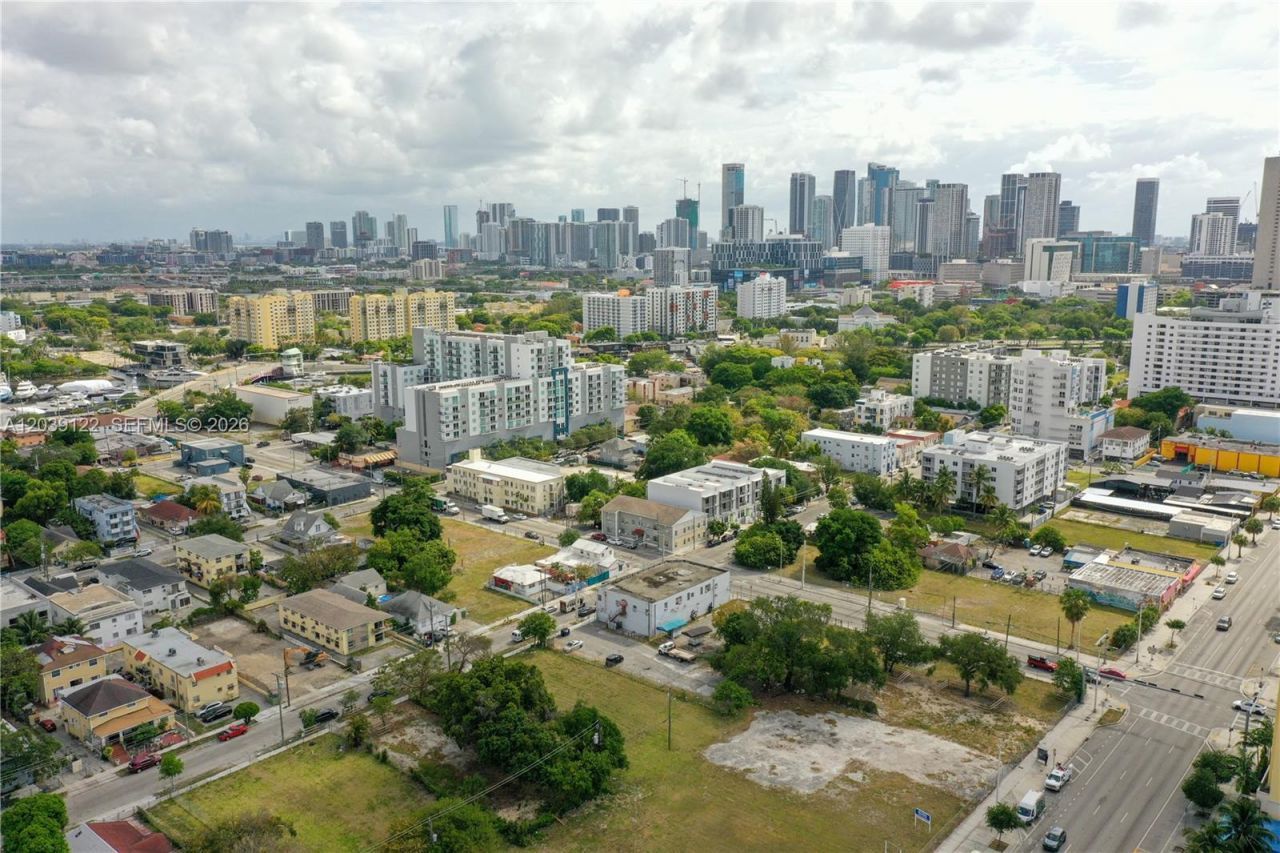 761 NW 1st St , Miami, FL 33128 Photo