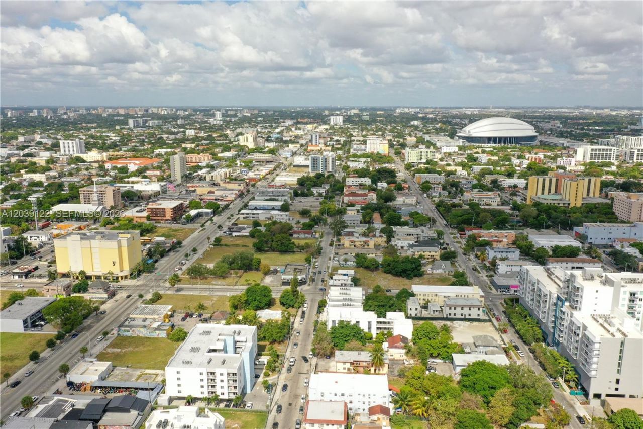 761 NW 1st St , Miami, FL 33128 Photo
