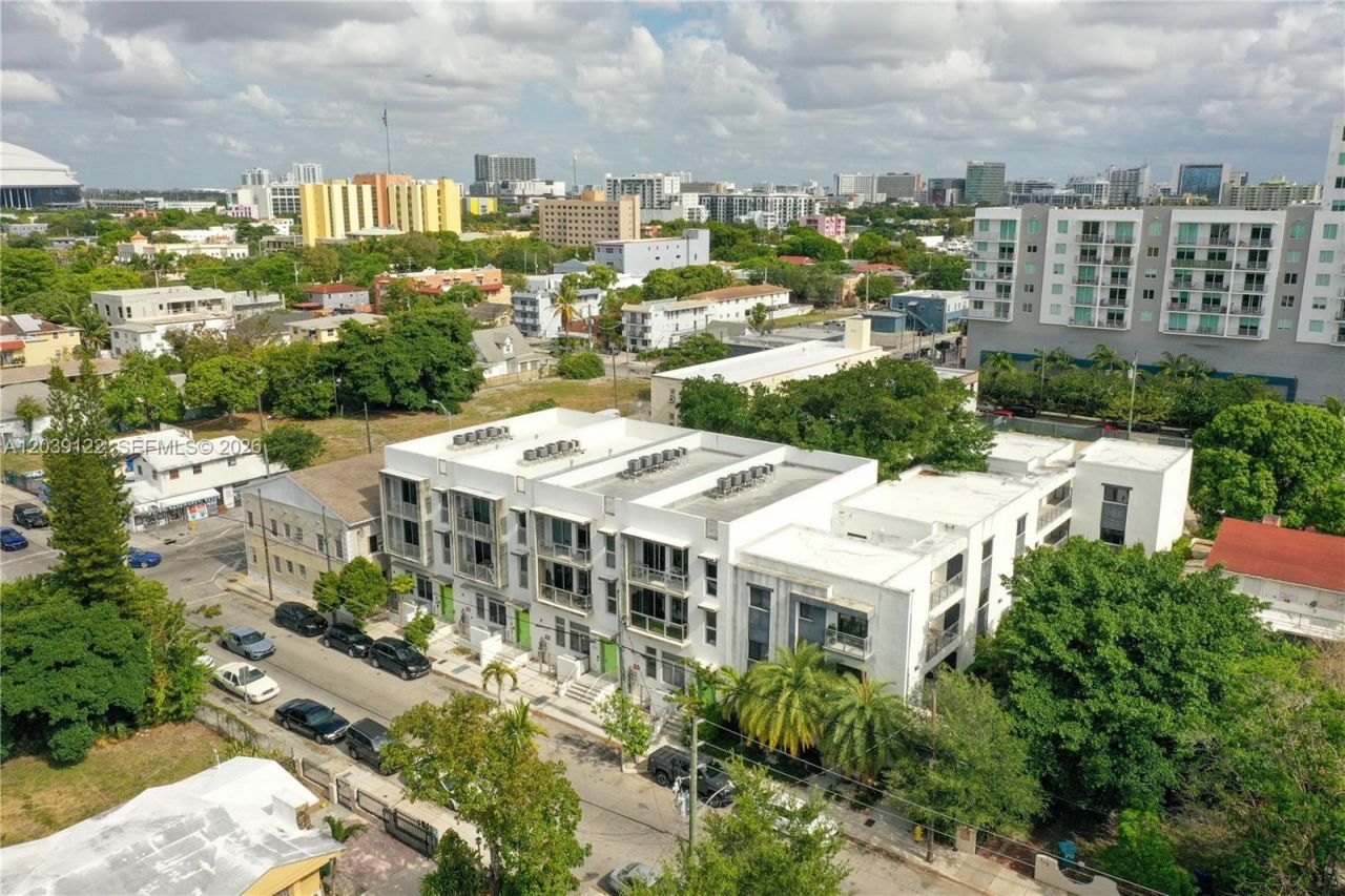 761 NW 1st St , Miami, FL 33128 Photo
