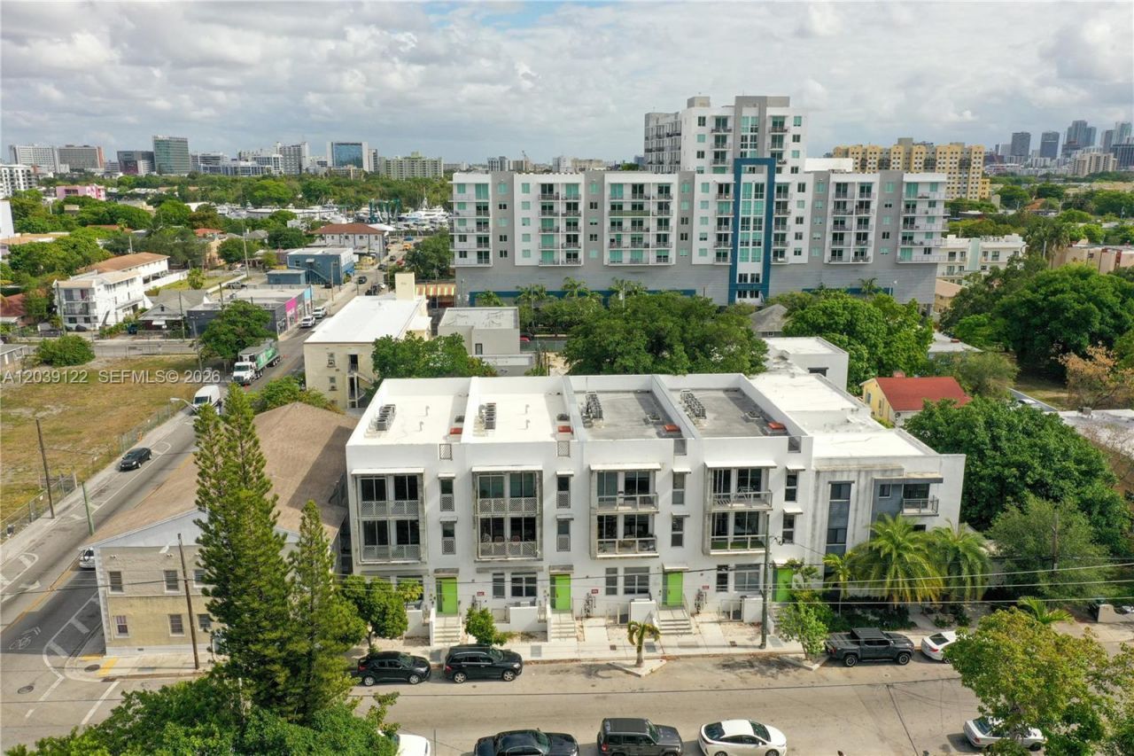 761 NW 1st St , Miami, FL 33128 Photo