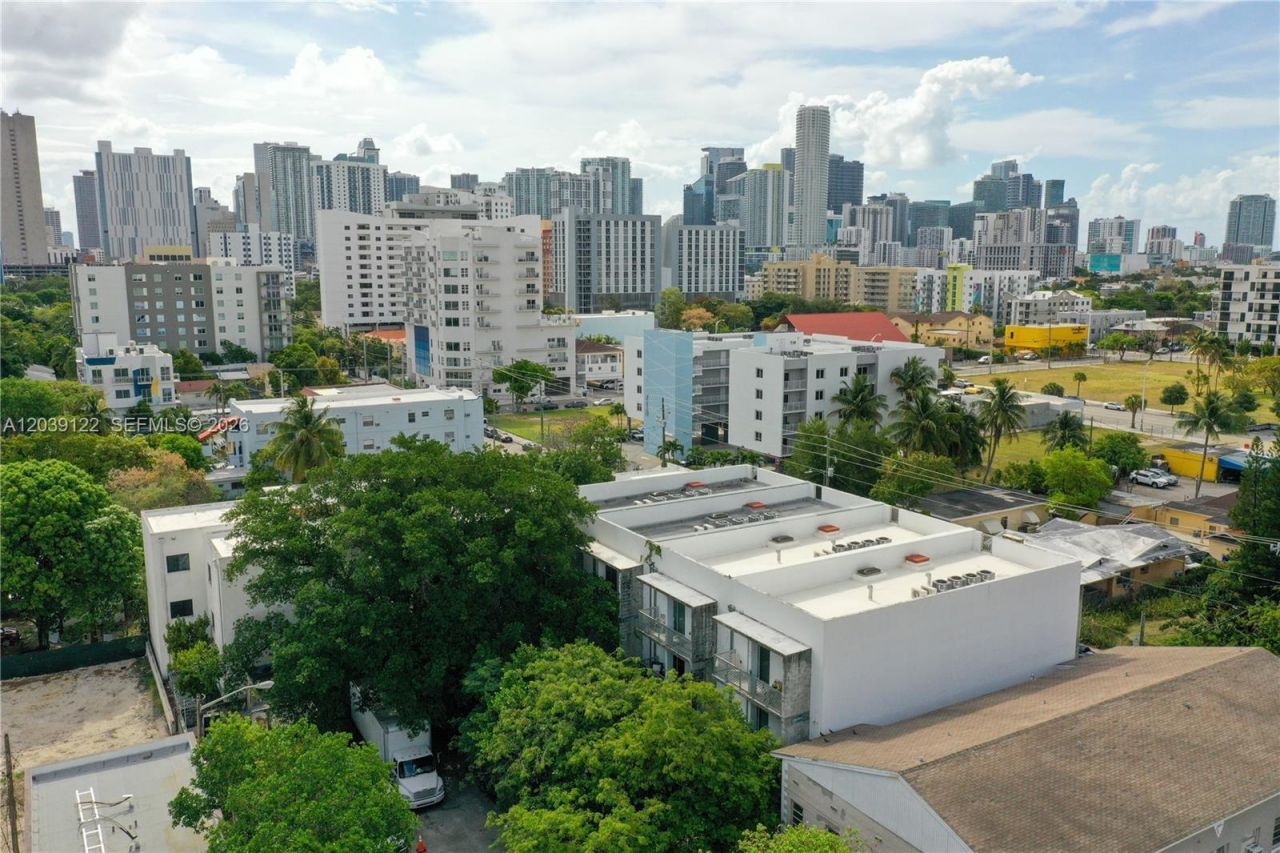 761 NW 1st St , Miami, FL 33128 Photo
