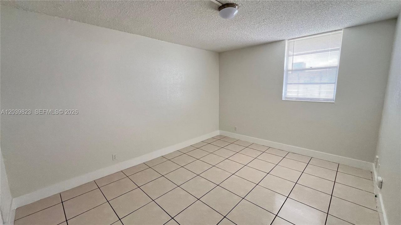 4550 NW 9th St, Unit 817E, Miami, FL 33126 Photo