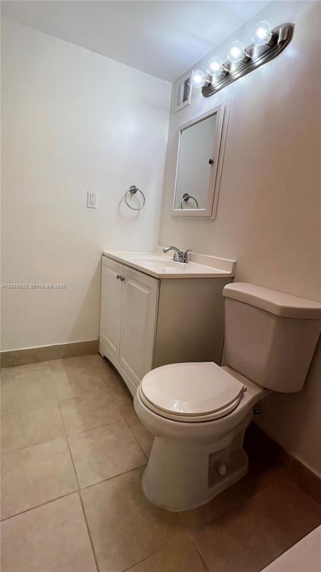 4550 NW 9th St, Unit 817E, Miami, FL 33126 Photo