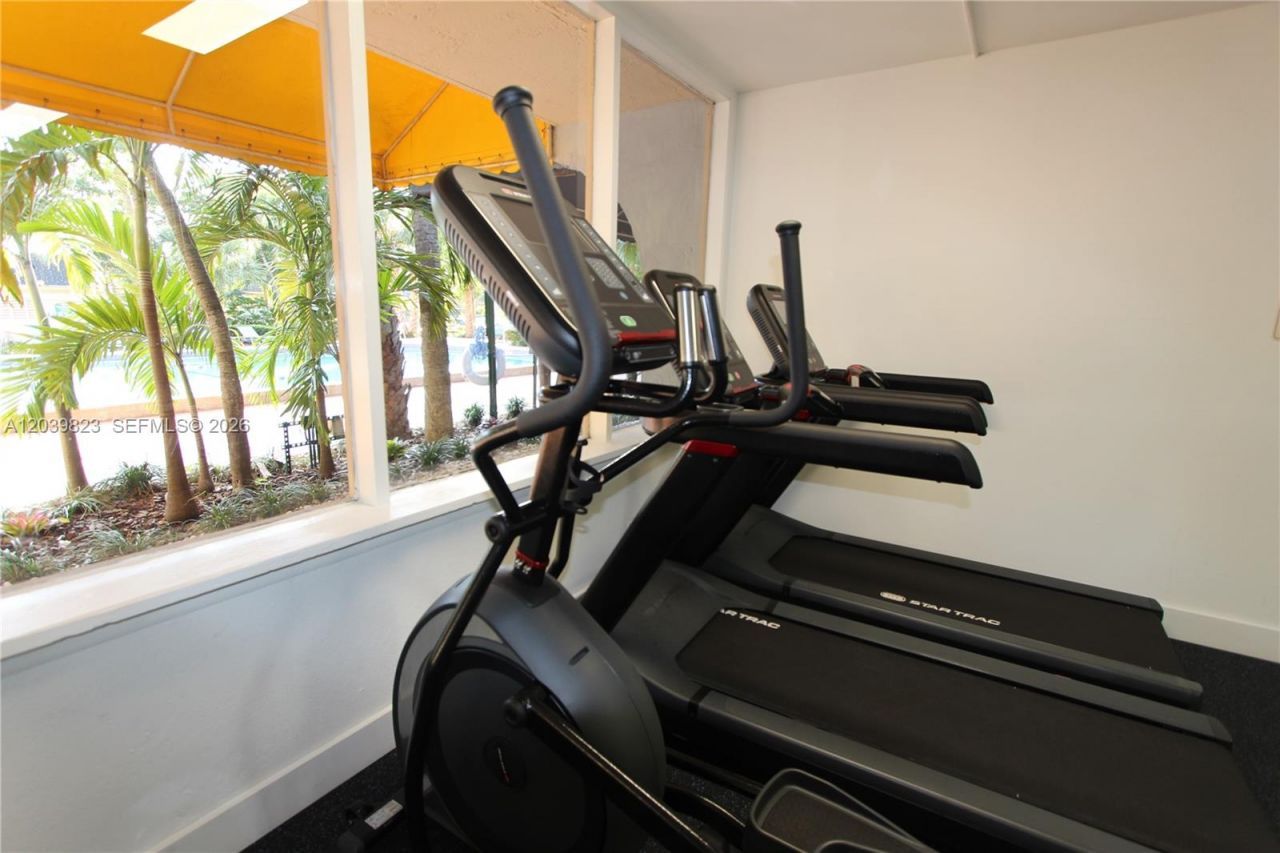 4550 NW 9th St, Unit 817E, Miami, FL 33126 Photo