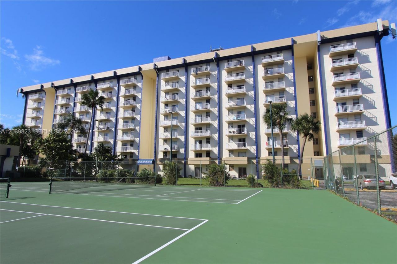 4550 NW 9th St, Unit 817E, Miami, FL 33126 Photo