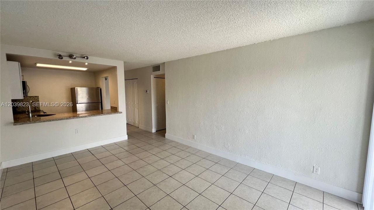 4550 NW 9th St, Unit 817E, Miami, FL 33126 Photo