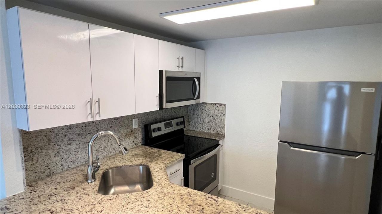 4550 NW 9th St, Unit 817E, Miami, FL 33126 Photo