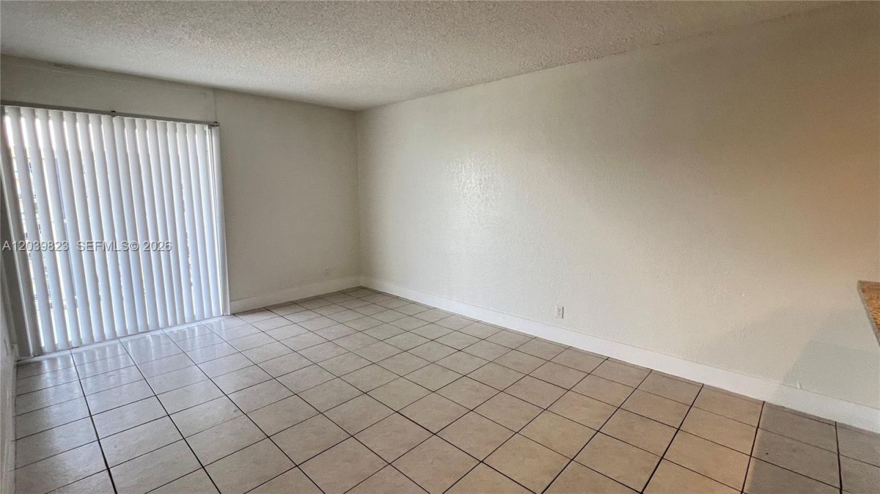4550 NW 9th St, Unit 817E, Miami, FL 33126 Photo
